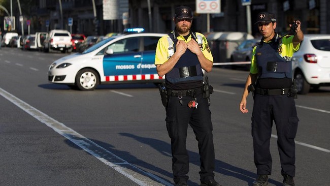 Kemlu mengimbau WNI di Barcelona, Spanyol, untuk meningkatkan kewaspadaan pasca teror mobil yang menewaskan 13 orang di kawasan Las Ramblas, Kamis (17/8).