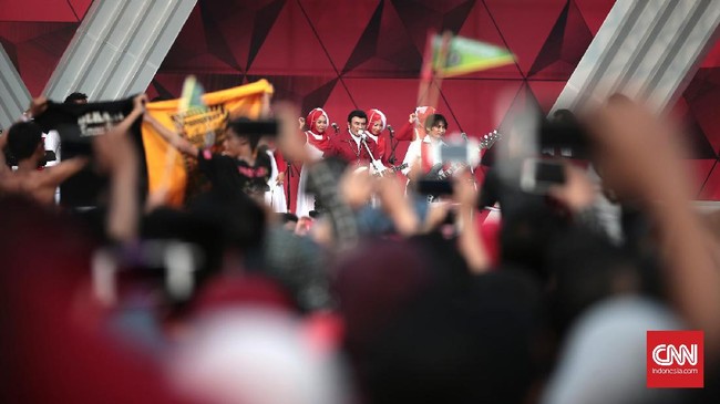 FOTO: Girang Saat Panjat Pinang