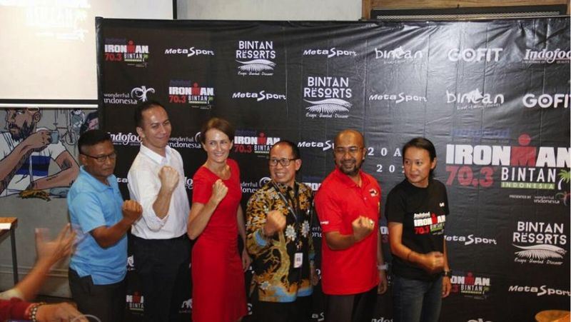Salah Satu Peserta IRONMAN 70.3 Bintan Berusia 80 Tahun