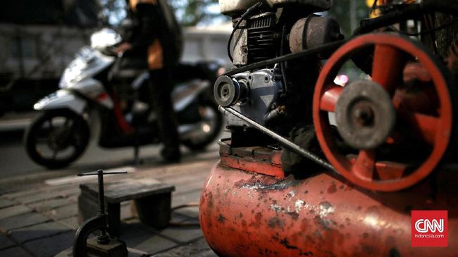 Sering Disepelekan, Tekanan Angin Ban Juga Butuh Perhatian Mengukur tekanan udara ban dengan cara memencet permukaan ban dengan jari dianggap kurang tepat.