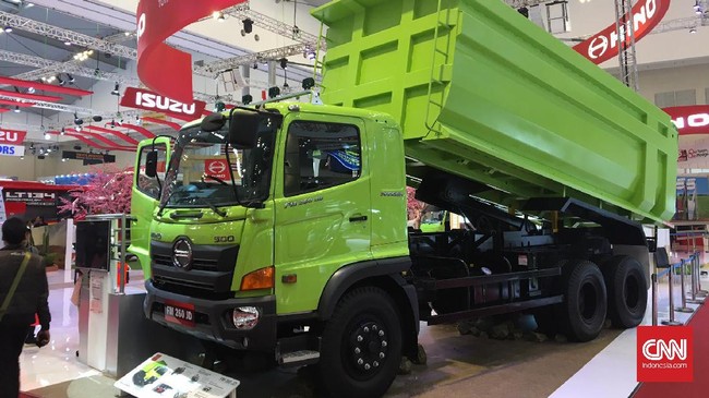 Hino mengaku produksi kendaraan komersialnya di Indonesia telah terpuruk akibat banjir truk impor China.