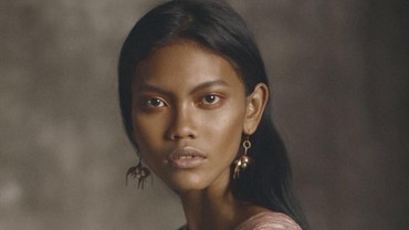 Ini Wanita Indonesia yang Catwalk di Paris Fashion Week sebelum Ariel Tatum