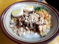 5 Bubur Ayam Paling Laris di Bandung, Rasanya Ngeunah Pisan!