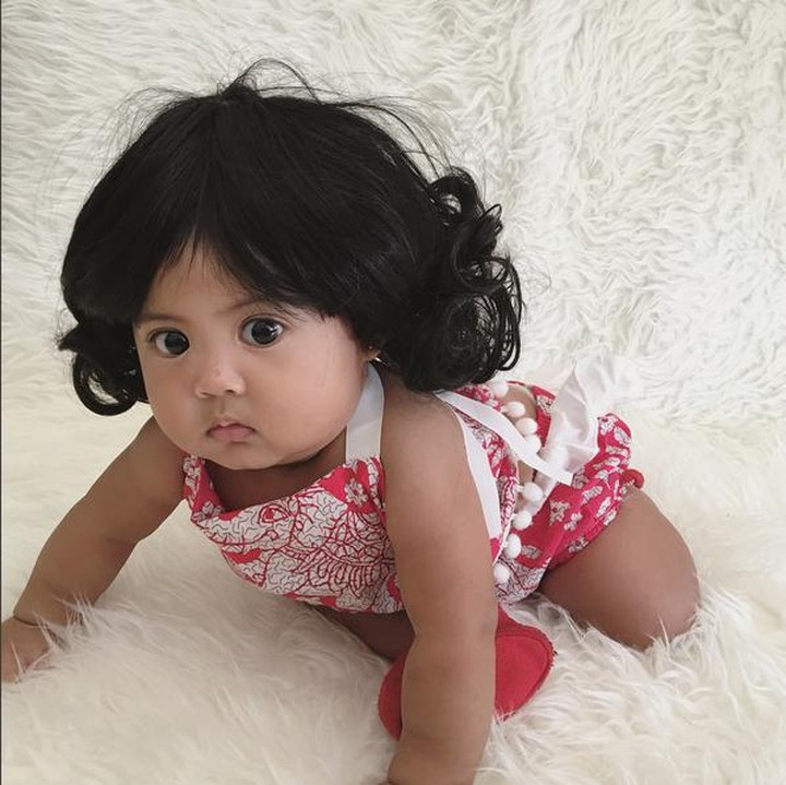 <div style="color: #500050; font-family: arial, sans-serif; font-size: 12.8px;">Ya ampun gemas juga. Wig dan matanya serasi hitam-hitam. (Foto: Instagram @klenting.kinanthi)</div><div> </div>