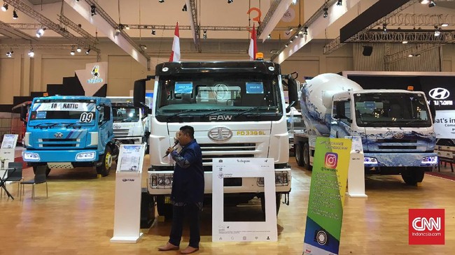 GIIAS 2017 tak melulu tampilkan kendaraan komersil. Pabrikan kendaraan berbodi bongsor, truk sampai bus, juga turut pamer kebolehan.