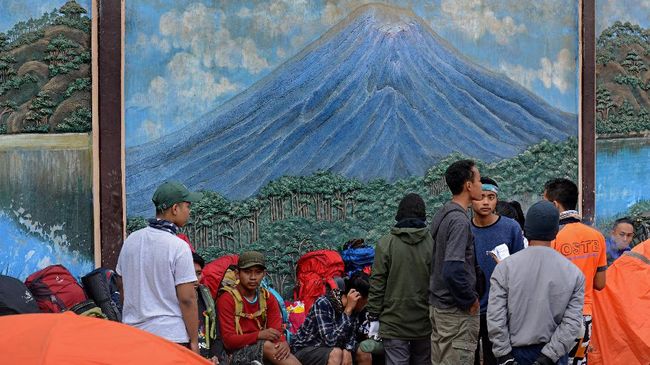 Gunung Semeru Gempa, Pendaki Dilarang ke Puncak Mahameru