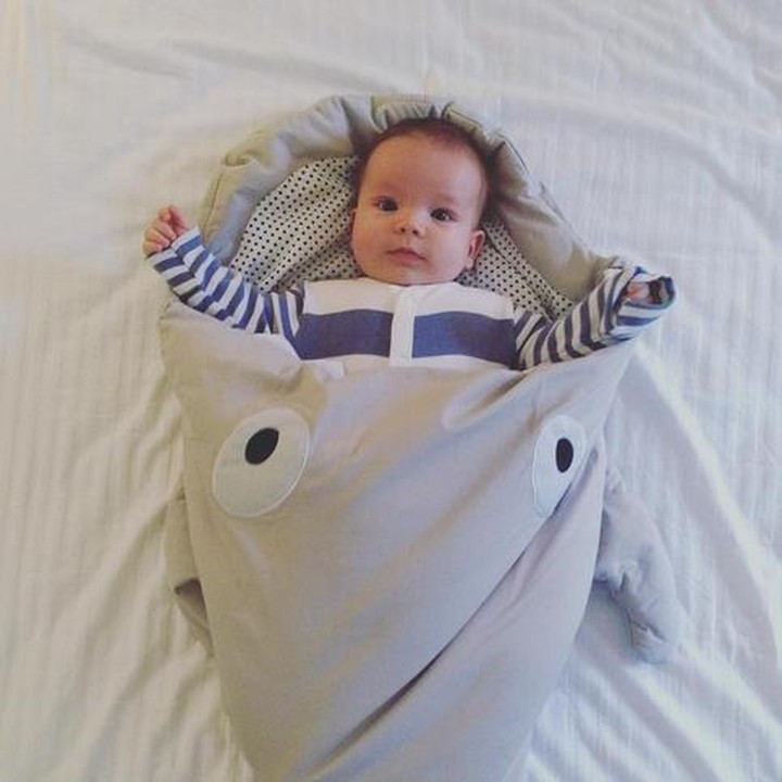 Duh! Bayi ini dimakan paus. Eit, tenang, ini cuma kostum kok. (Foto: Instagram/@khalsomsom)
