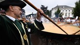 FOTO: Festival Telur Dadar Raksasa yang Menggiurkan Belasan ribu telur dipecahkan untuk membuat 6500 omelete (telur dadar) raksasa di Malmedy, Belgia. Festival tahunan itu pertama kali digelar dua dekade silam.