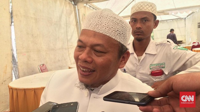 FUI ingin gerakan Subuh Akbar Indonesia untuk mengawal TPS tidak merepotkan orang lain. Dia mengimbau pihak yang ikut gerakan untuk menabung.