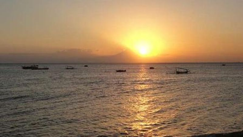 Anda yang sedang berada di Lombok, NTB, bisa langsung menikmati Bulan Pesona Lombok Sumbawa.