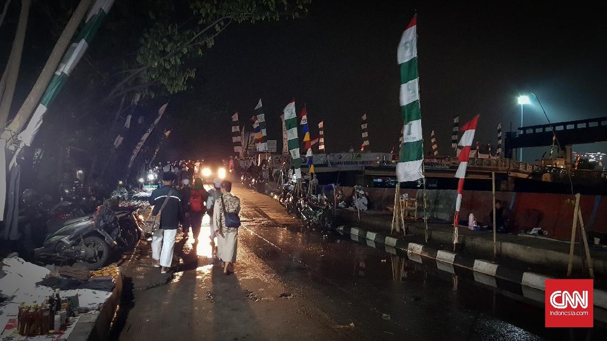 FOTO: Milad FPI, Gerakan Salat Subuh, dan Lagu Sabang-Merauke
