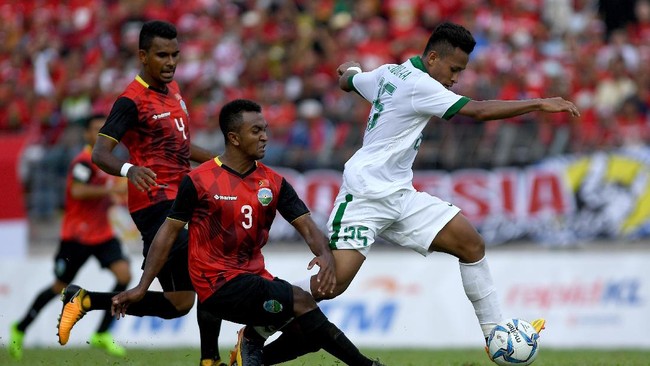 Pelatih timnas Timor Leste Norio Tsukitate mengaku sedang dibelit masalah di berbagai lini sehingga kebingungan jelang menghadapi Timnas Indonesia.