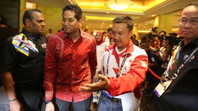 Saddiq menyampaikan kebahagiaanya karena bisa satu mobil dengan salah satu Presiden yang disebut sebagai idola anak muda Malaysia.