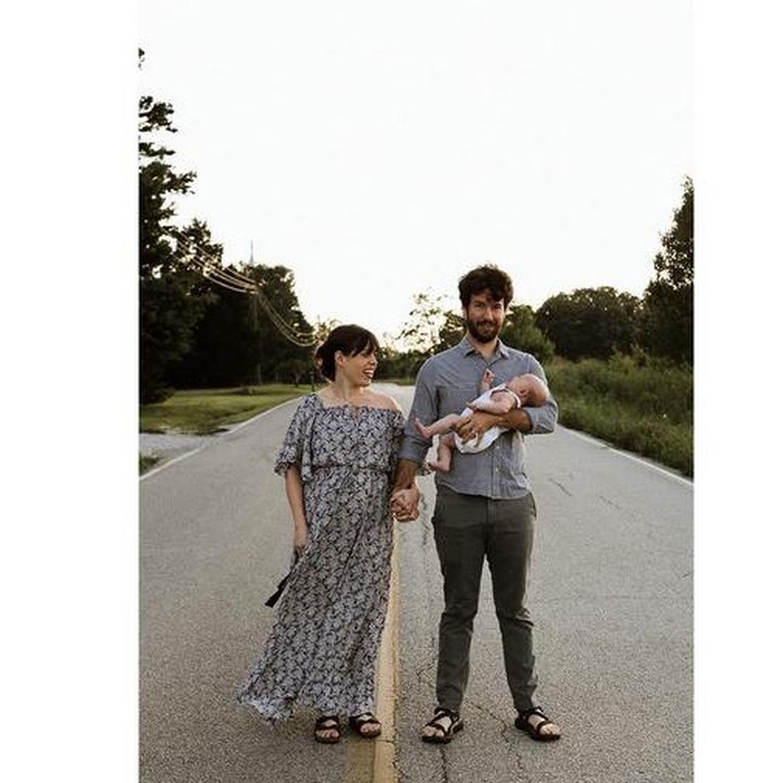 <p>Sesederhana ini pun foto keluarga bisa jadi bagus banget. (Instagram: @lindseylowephoto)<br /><br /></p>