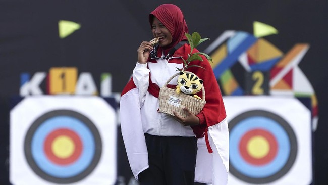 Indonesia meraih emas ketiga di SEA Games Kuala Lumpur 2017. Cabang panahan kembali mempersembahkan medali emas lewat Diananda Choirunnisa.