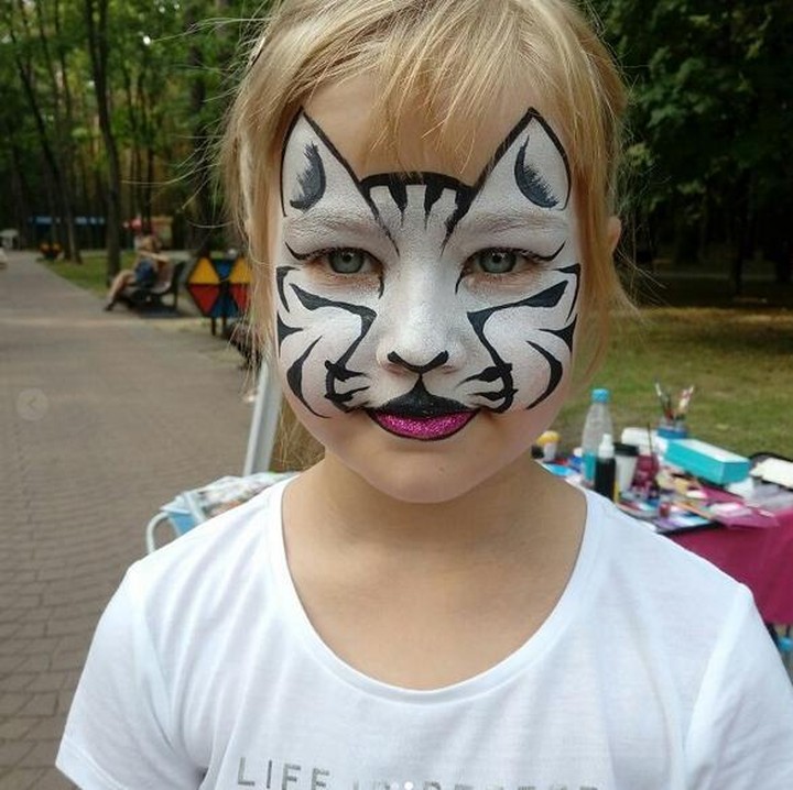 Meong! Ini kucing cantik, nih. (Foto: Instagram @aleksandra_vasilevkala)