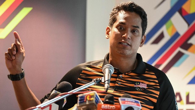 Malaysia tengah mempertimbangkan mewajibkan tes Covid-19 rutin mandiri bagi warga yang belum divaksinasi ketika virus corona telah menjadi endemi di Negeri Jiran.