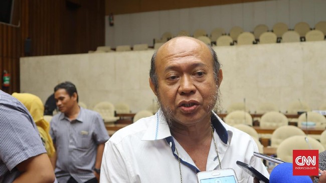 Eks-hakim PN Jakarta Pusat Syarifuddin Umar melaporkan dugaan penyalahgunaan wewenang dan prosedur penanganan perkara korupsi di KPK yang menyeret dirinya.