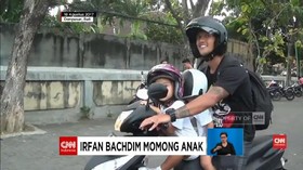 VIDEO: Irfan Bachdim Urus Anak Sembari Latihan