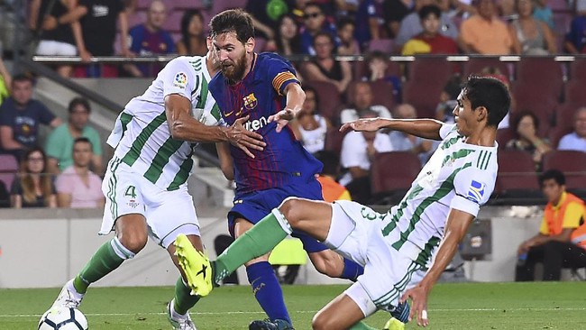Ernesto Valverde memberikan pujian pada Lionel Messi yang menjalankan peran sebagai false nine pada laga lawan Real Betis.