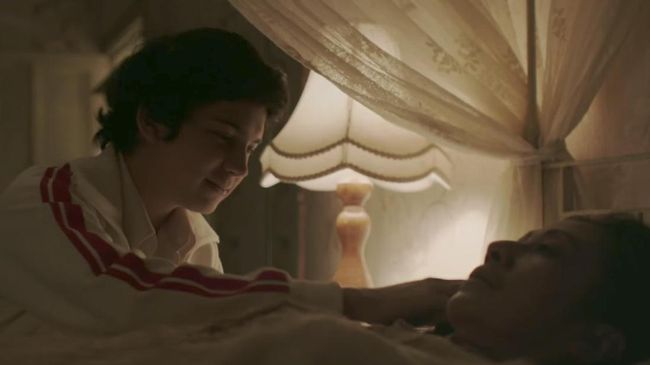 'Pengabdi Setan' mencatatkan diri sebagai film terlaris 2017 yang sebelumnya dipegang oleh 'Warkop DKI Reborn Part 2', sebelum tayang di luar negeri.