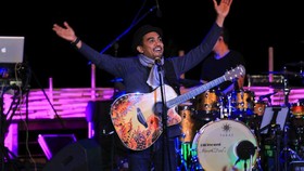 Gleen Fredly Ramaikan Malam Puncak Jazz Gunung Bromo