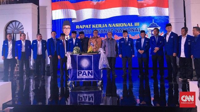 Sekjen PAN mengakui sudah ada nama kandidat capres yang bermunculan, namun belum ada pembahasan khusus soal itu dalam Rakernas di Bandung.