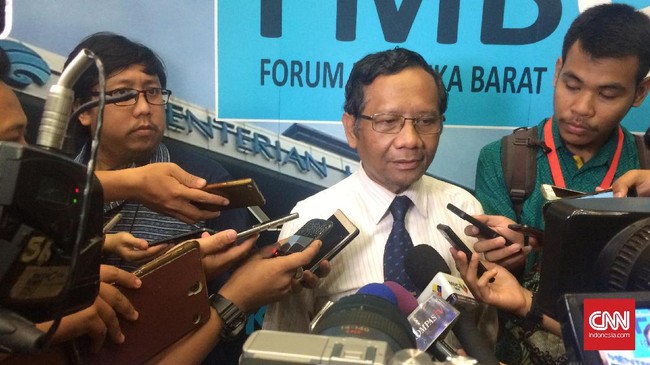Mantan Ketua MK itu pernah tiga kali menggunakan jasa First Travel. Dia tak lagi menggunakan First Travel setelah melihat gelagat mencurigaan.