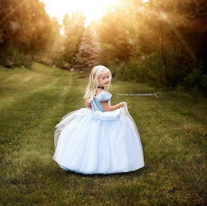 <div>Hayo tebak, Bun. Kira-kira Cinderella ini pakai sepatu kaca nggak? (Foto: Instagram @photobykellyphotography via @elladynae)</div><div> </div>