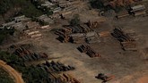 FOTO: Hitam Pekat Dampak Pembakaran Hutan Amazon Ribuan kilometer persegi hutan hujan di Amazon menjadi korban pembakaran. Kejahatan itu masih berlangsung meski operasi bersenjata pemerintah sudah dilakukan.