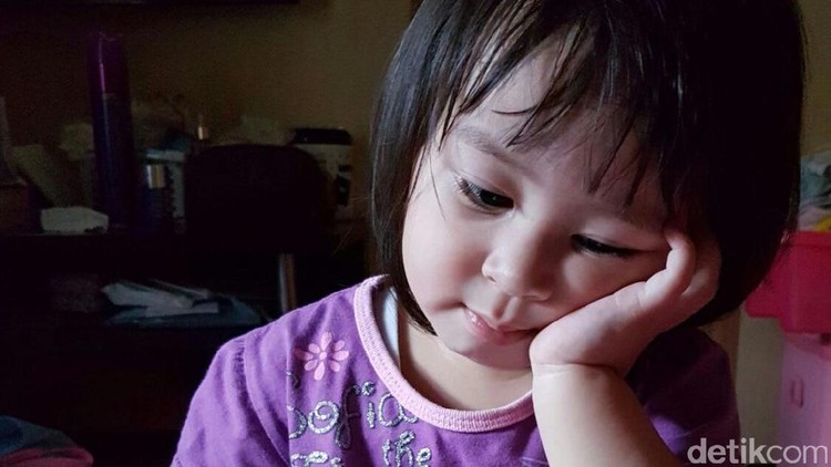 Penyebab Anak Terlambat Bicara Ketika anak terlambat bicara, bisa jadi ini penyebabnya, Bun.