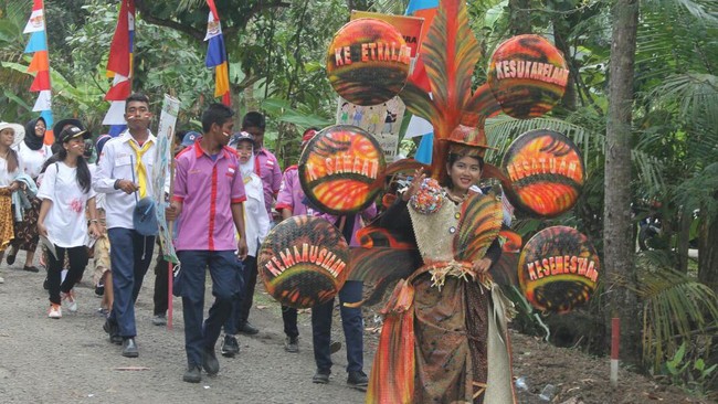 Serunya Karnaval di SMK Yos Sudarso Cilacap