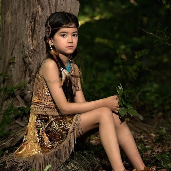 Berkharisma banget ya Pocahontas yang satu ini. Setuju? (Foto: Instagram @gothamportrait via @elladynae)