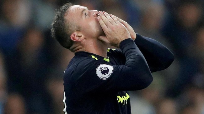 Penyerang Everton, Wayne Rooney, dihukum dua tahun larangan mengemudi karena kedapatan menyetir mobil dalam keadaan mabuk.
