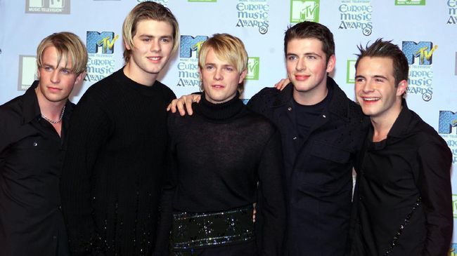 Shane Filan menyebut panggung terburuknya adalah saat Westlife berkunjung ke Indonesia pada 2001, sementara Jonas Brothers ingat sebuah festival stroberi.