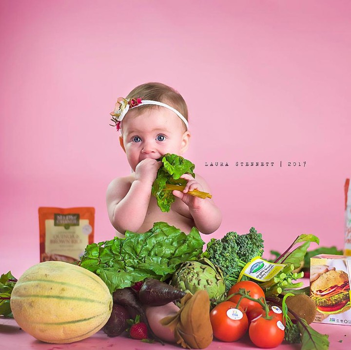 Gimana rasanya sayur itu, Lola? (Foto: Facebook/ Laura Stennet Photography)