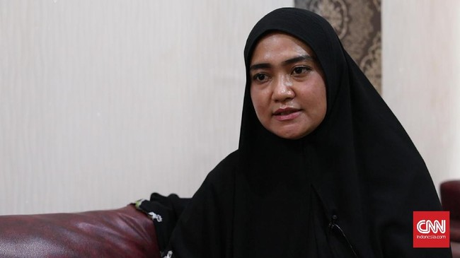 Usai teror penyiraman air keras terhadap Novel Baswedan, seorang pria tak dikenal membuntuti anak Novel saat berbelanja di sebuah minimarket.