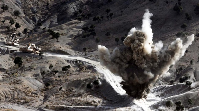 Militer AS menyatakan pasukannya membunuh puluhan petinggi Taliban ketika membombardir perkumpulan komandan pemberontak dengan artileri 24 Mei lalu.