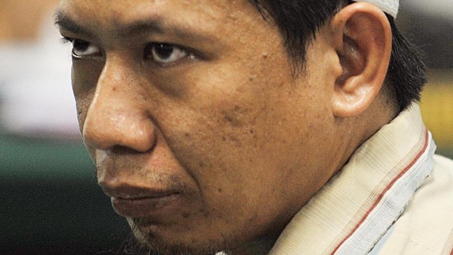 Aman Abdurrahman menjadi sosok yang diduga terlibat dalam kasus teror. Dia kian dikagumi di kalangan kelompok ekstrem dan berhasil merebut pengikut Ba'asyir.