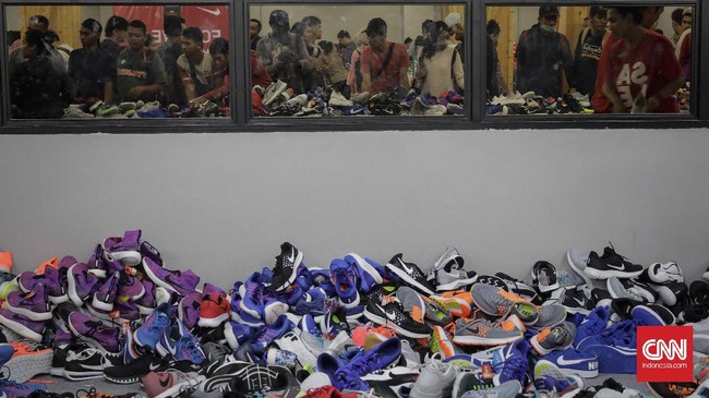 Produsen sepatu Nike, Adidas, Under Armour, dan merek lainnya mengkhawatirkan perang dagang. Mereka bilang perang dagang bisa menjadi bencana.