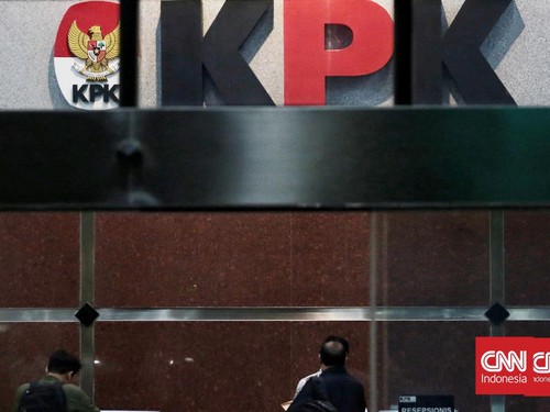 KPK Sita Uang Rp2,8 M dan Pistol dari Rumah Eks Kadis PUPR Sumut