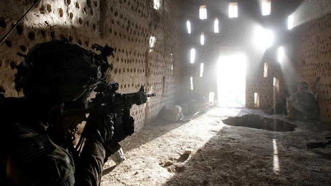 Seorang tentara AS kembali dilaporkan meninggal saat bertugas di Afghanistan, diperkirakan semakin menghambat proses perdamaian dengan kelompok Taliban.