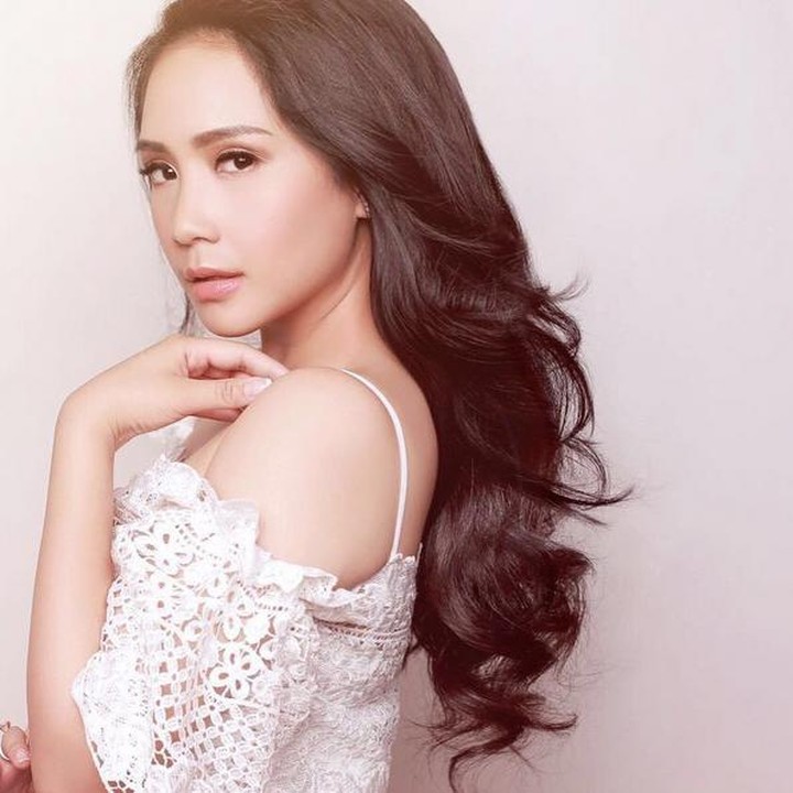 <div style="color: #222222; font-family: arial, sans-serif; font-size: 12.8px;">Nagita Slavina seperti model ABG ya. Fresh banget. (Foto: Instagram @raffinagita1717)</div><div> </div>
