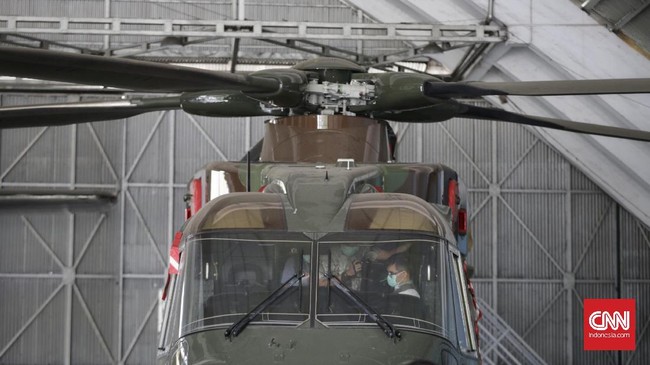 Mantan Kepala Staf Angkatan Udara (KSAU) Agus Supriatna disebut tidak bersedia membatalkan pengadaan Helikopter Agusta Westland (AW)-101.