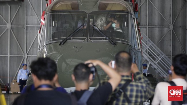 Dari delapan anggota TNI AU yang dipanggil untuk dimintai keterangan terkait proses pembelian Helikopter AW-101 oleh KPK, hanya tujuh yang penuhi panggilan.