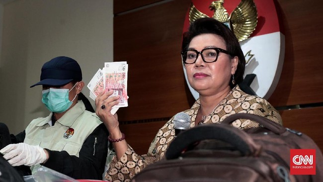 Bupati Ngada Marianus Sae terdaftar sebagai bakal Cagub di Pilgub NTT 2018. KPK menduga dia menerima fee proyek karena butuh dana besar untuk kampanye.