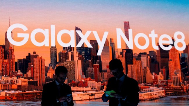 Huawei dan LG kompak ejek kemunculan fitur dual kamera belakang dan desain ponsel Samsung Galaxy Note 8.