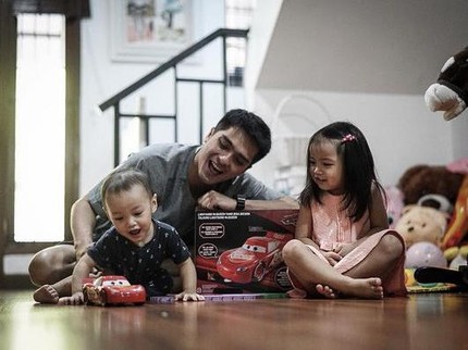 Foto: Aih, So Sweet! Saat Para Suami Membantu Istrinya