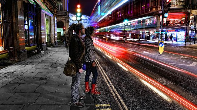 Restoran Nusa Dua di London terletak di kawasan Shaftesbury Avenue, yang populer sebagai Chinatown-nya London dan juga jadi lokasi syuting film Harry Potter.