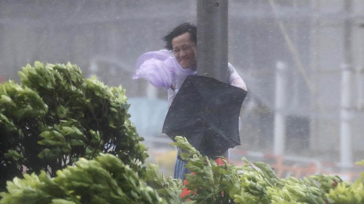 FOTO: Ketika Topan Hantam Macau, Kota Bak dalam Perang